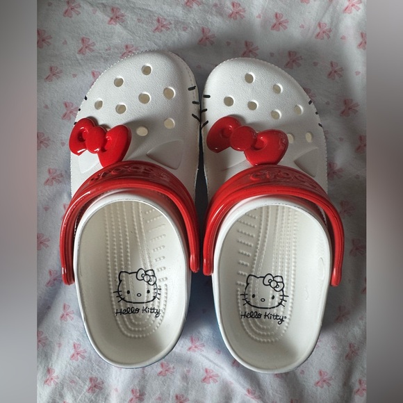 Hello Kitty Crocs - Picture 2 of 3